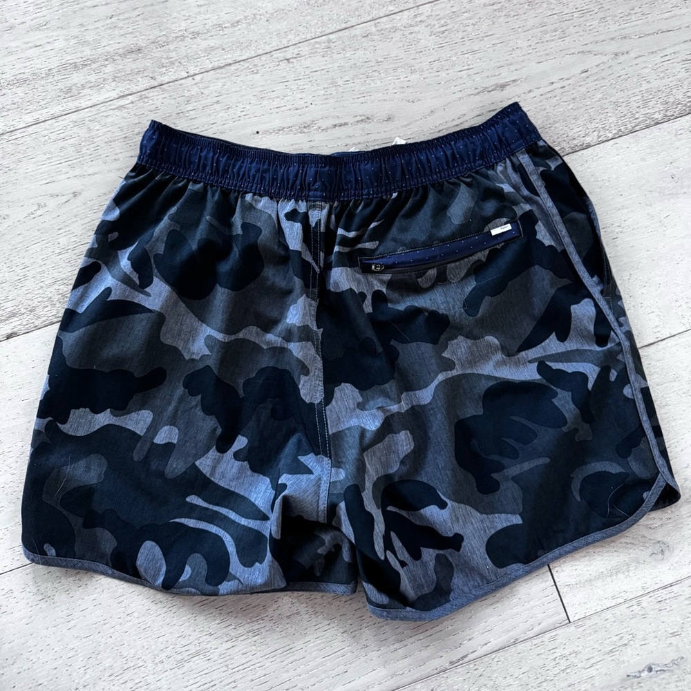 Vuori camo banks shorts 5” size M - Picture 4 of 7